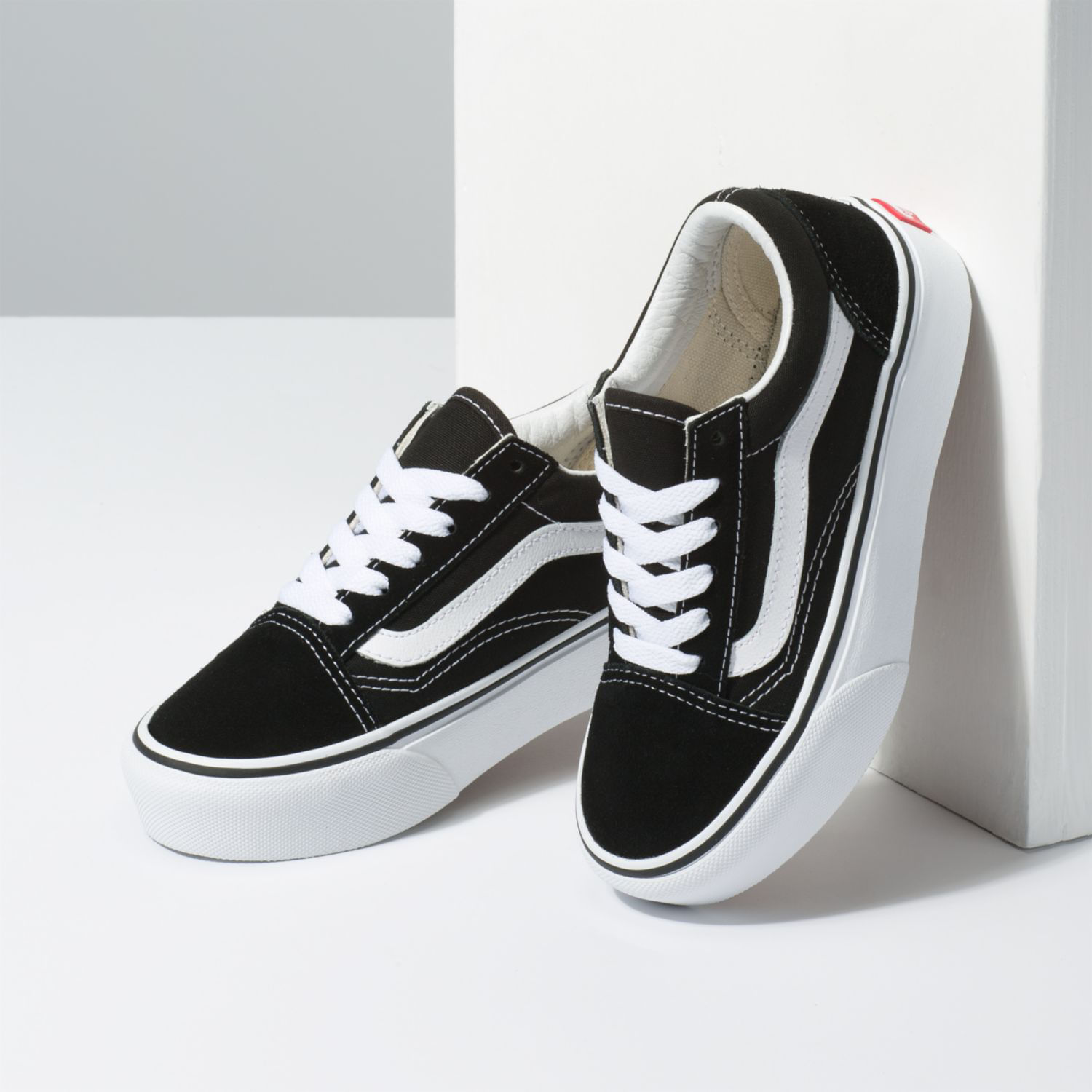 Zapatillas Uy Old Skool Platform (5-12 Años) Black/True White-Vans Chile