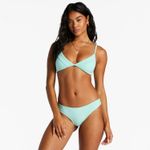 Bikini-Sosten-In-The-Loop-Triangle