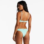 Bikini-Sosten-In-The-Loop-Triangle