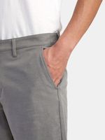 Short-Hombre-Back-In-Hybrid-Gris-RVCA