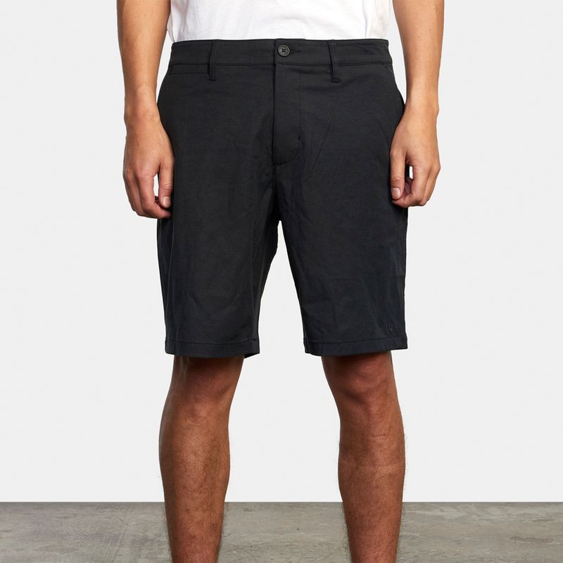 Short-Hombre-Back-In-Hybrid-Negro-RVCA