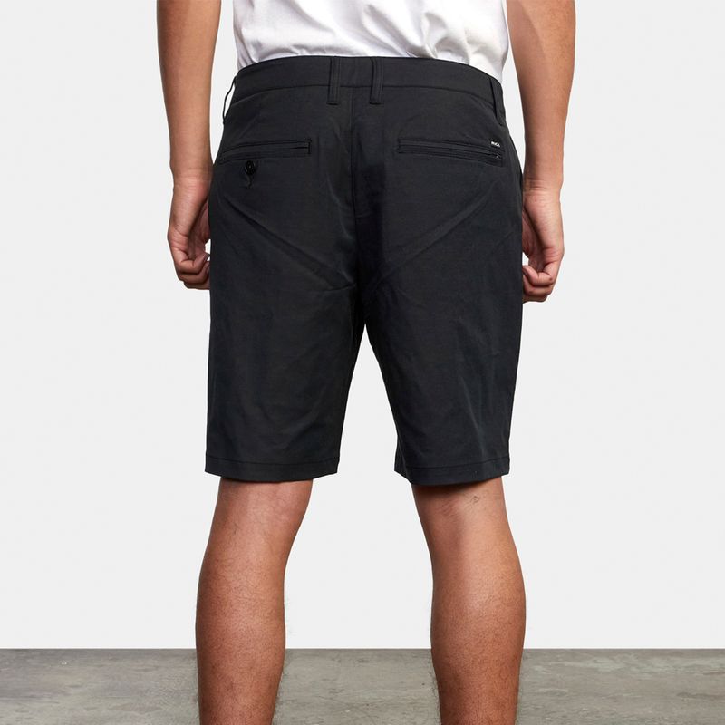 Short-Hombre-Back-In-Hybrid-Negro-RVCA