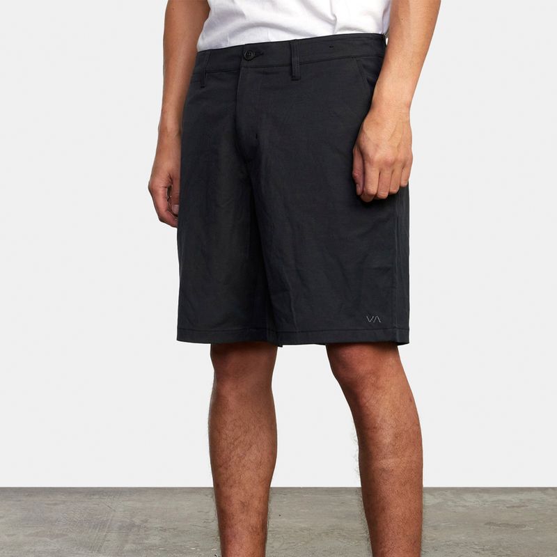 Short-Hombre-Back-In-Hybrid-Negro-RVCA
