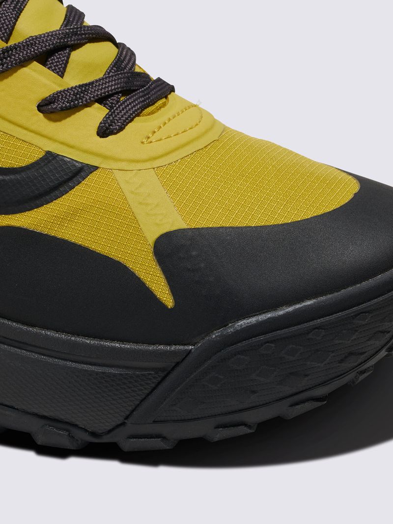 Zapatilla-Urbana-Unisex-Mte-Crosspath-Amarillo-Vans