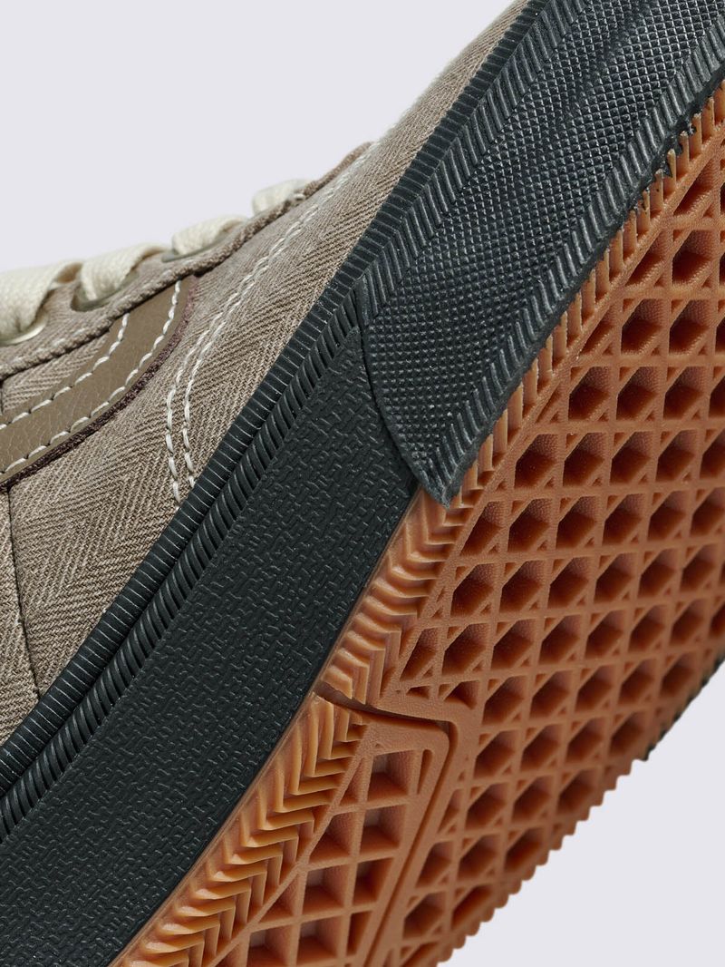 Zapatilla-Casual-Hombre-Skate-Gilbert-Crockett-Gris-Vans
