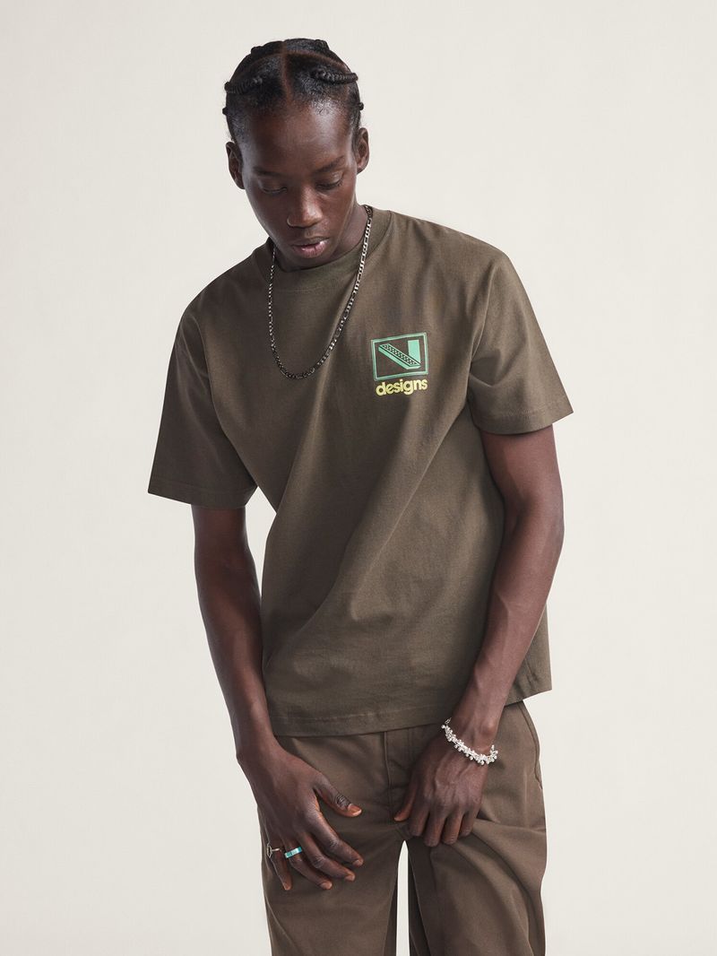 Polera M/C Hombre Art Production Café Vans