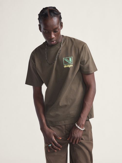 Polera M/C Hombre Art Production Café Vans