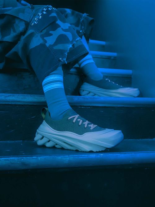 Zapatilla Unisex Echo Surge Café Crocs